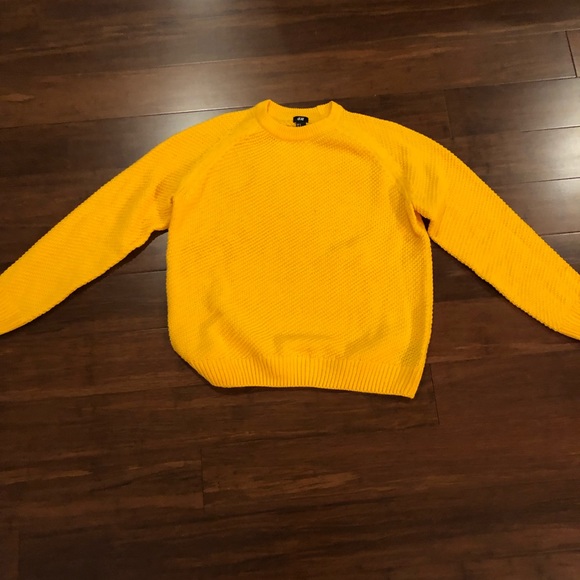H&M Other - Yellow crew neck sweater